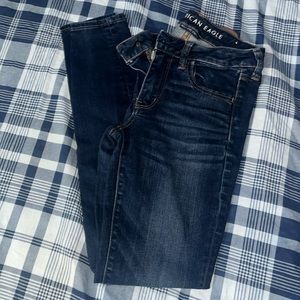 American Eagle jegging in dark rinse in size 6 long